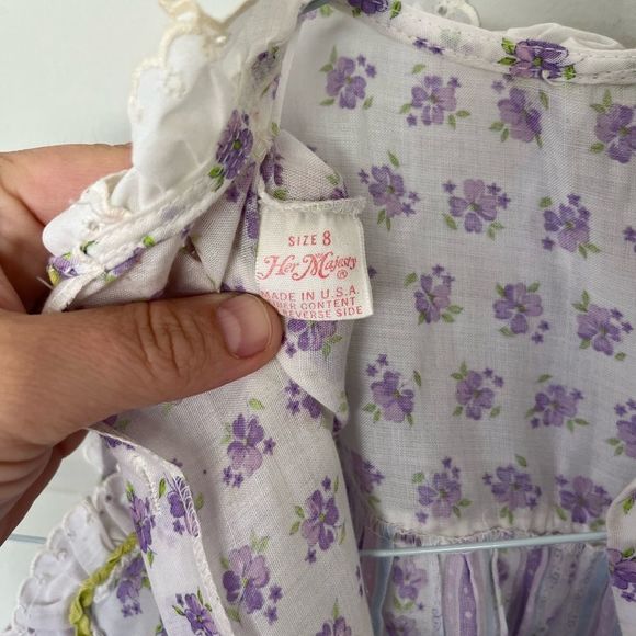 Her majesty | vintage little girls sun dress with purple floral print and lace - Picture 4 of 10